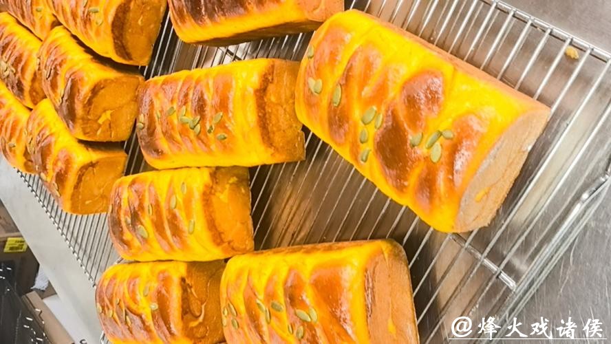 奉贤70后大叔回乡创业，在田头烤出“网红面包”