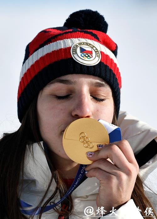 冬奥会单板滑雪女子平行大回转 捷克选手夺冠 冬奥会单板滑雪女子平行大回转 捷克选手夺冠